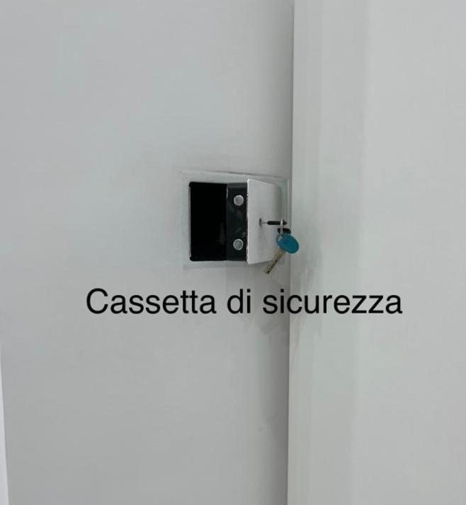 Dg Lovely Home Napoli Bagian luar foto